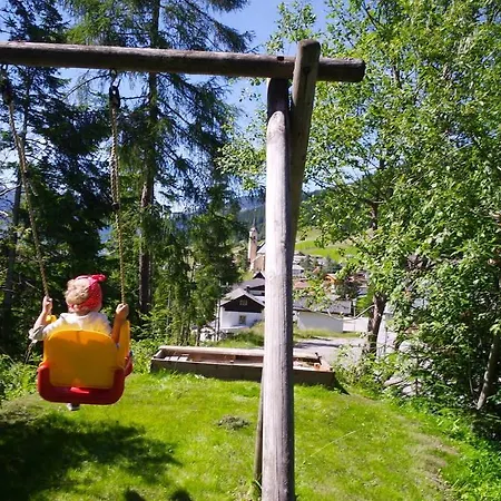 Waldfrieden 度假居 *